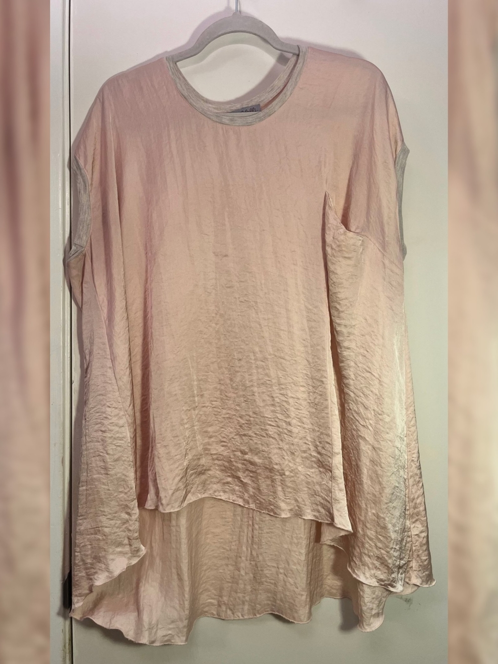 Relaxed Hi-Low Tunic Blouse in Light Pink
